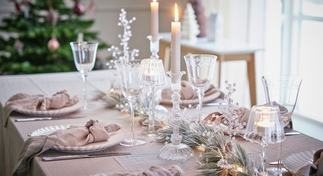 Karácsonyi asztaldekoráció skandináv módra – természetes, mégis ünnepi
