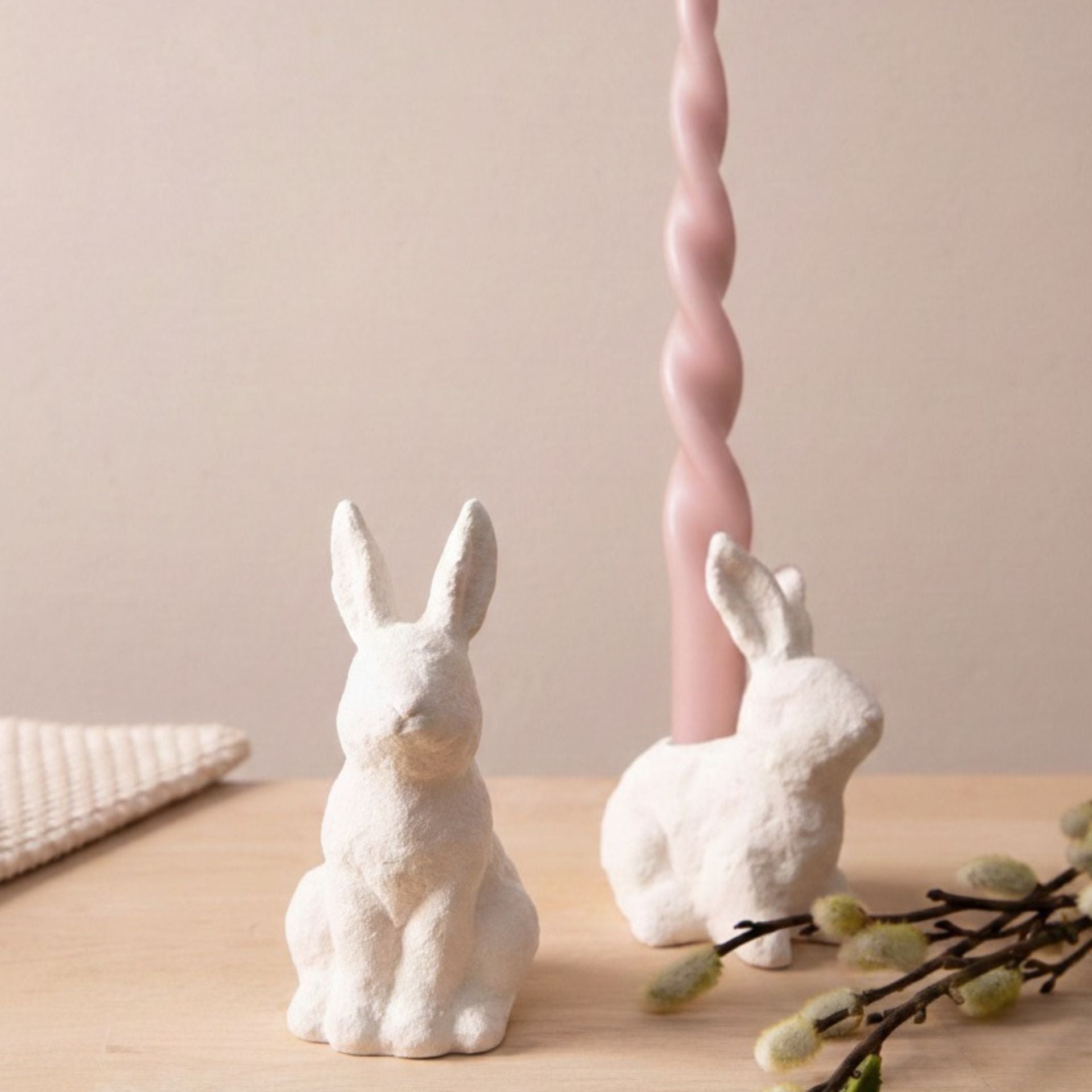 Hana fehér kerámia nyuszi húsvéti dekoráció – 13 cm