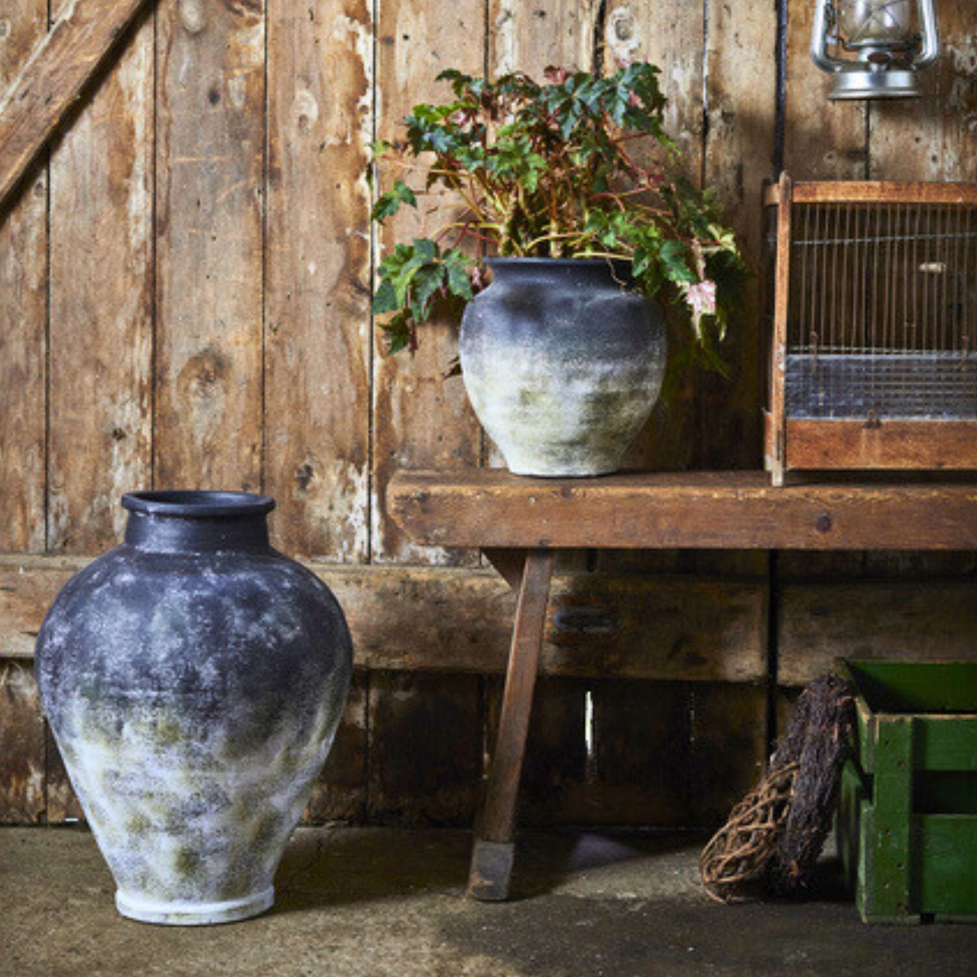 Anna antik fekete kerámia kaspó – 25,5 × 26,5 cm (kézműves)