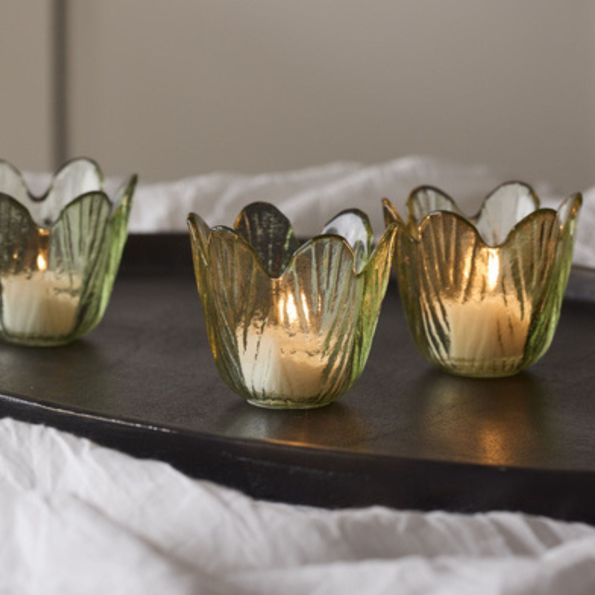 Caldaro zöld üveg mécsestartó – 7 cm (virágszirom formával)