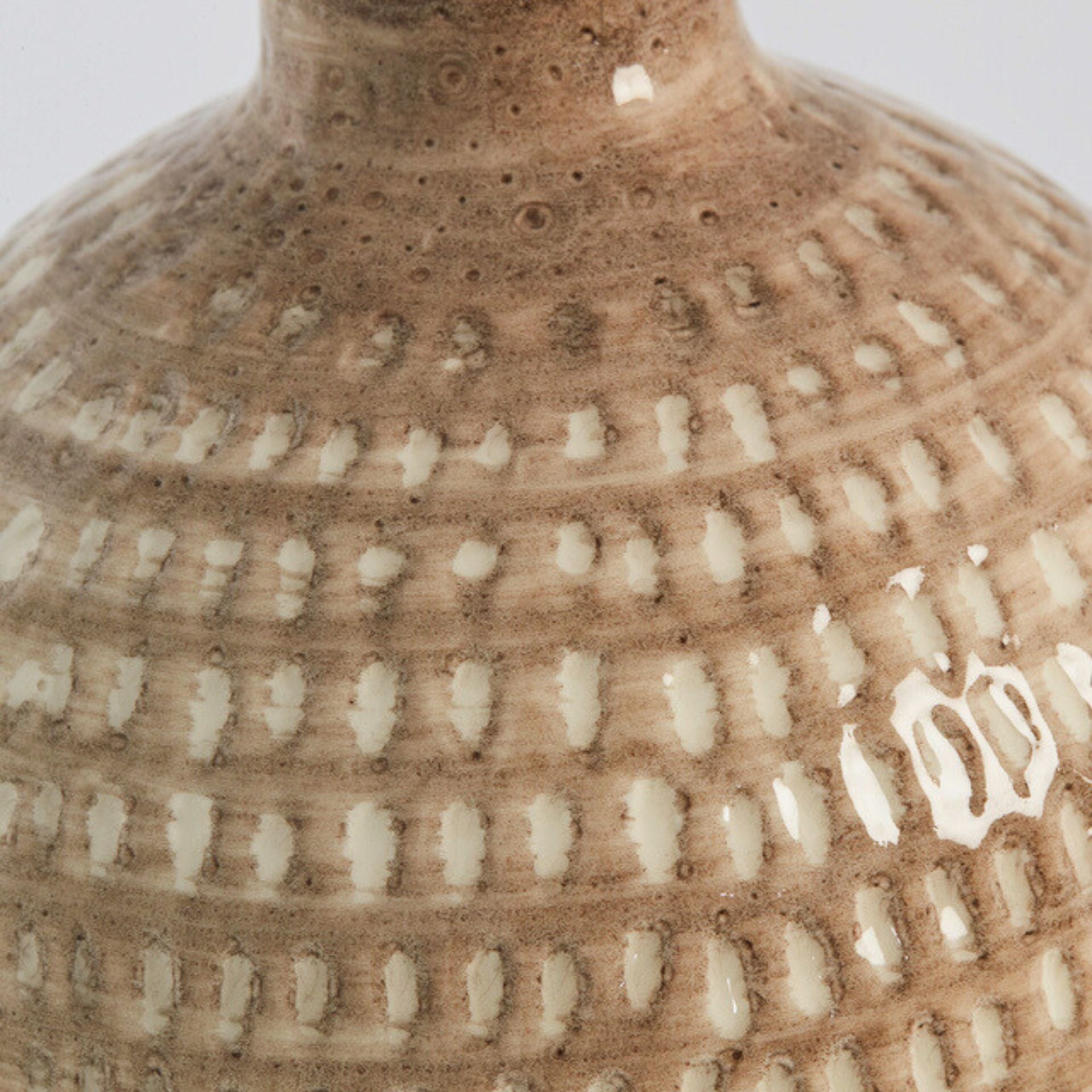 Cassandra világosbarna kerámia váza – 35 cm (kézzel készült)