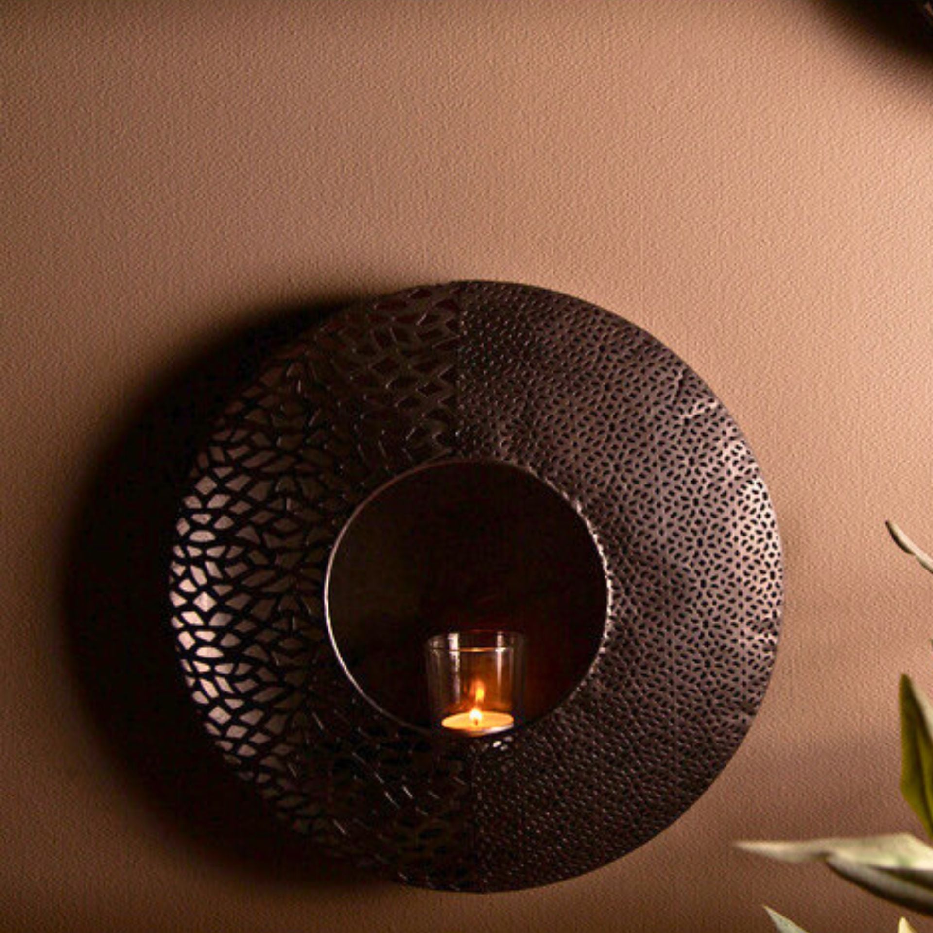 Daya fekete fém falra szerelhető mécsestartó – 33 cm (lézervágott mintával)