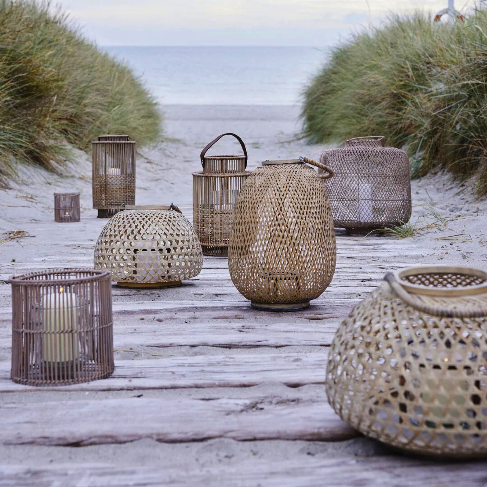 Harper natúr rattan lámpás – 46 cm (üvegbetéttel)