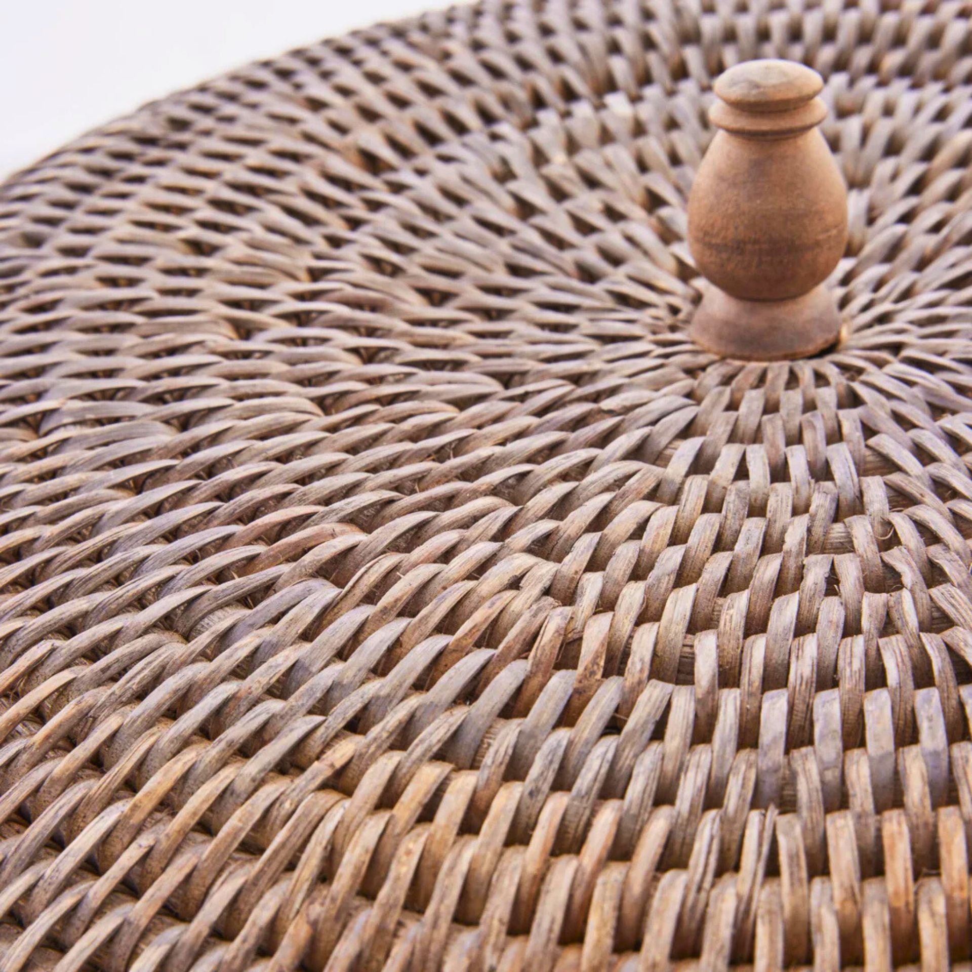 Norah natúr rattan ételfedő – Ø35 × 24 cm (kézzel szőtt)