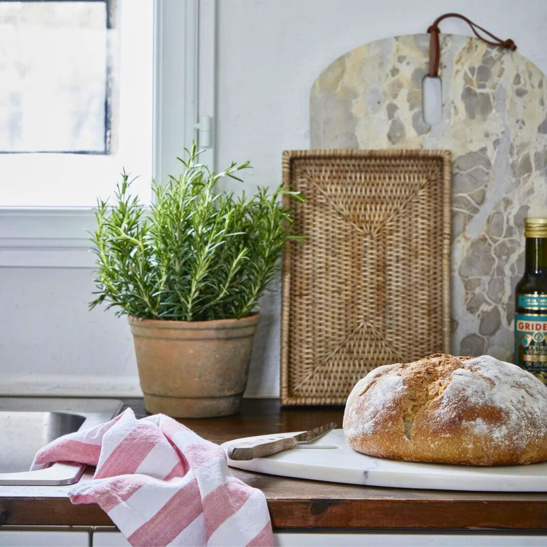 Norah natúr rattan téglalap tálca – 30,5×20 cm (alacsony perem)