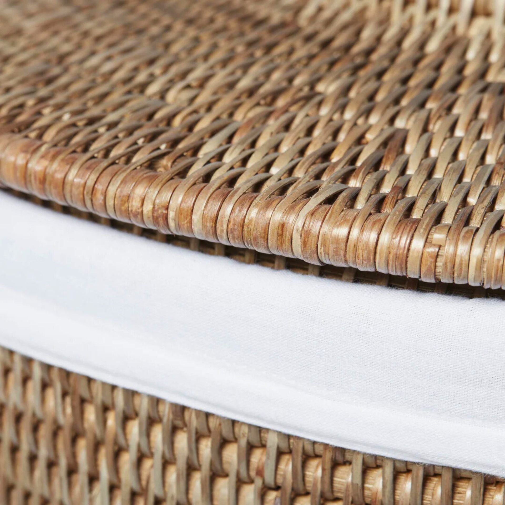 Norah natúr rattan szennyestartó – Ø41 × 70 cm (fedeles, kézzel szőtt)