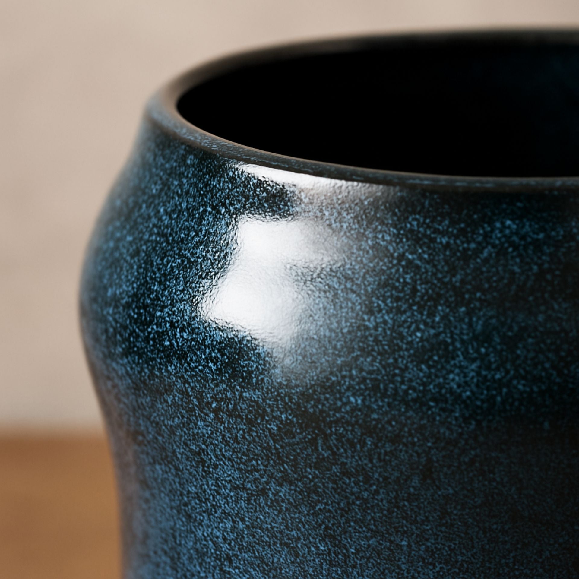 Onex sötétkék kerámia kaspó – 12×16 cm (kézműves máz)