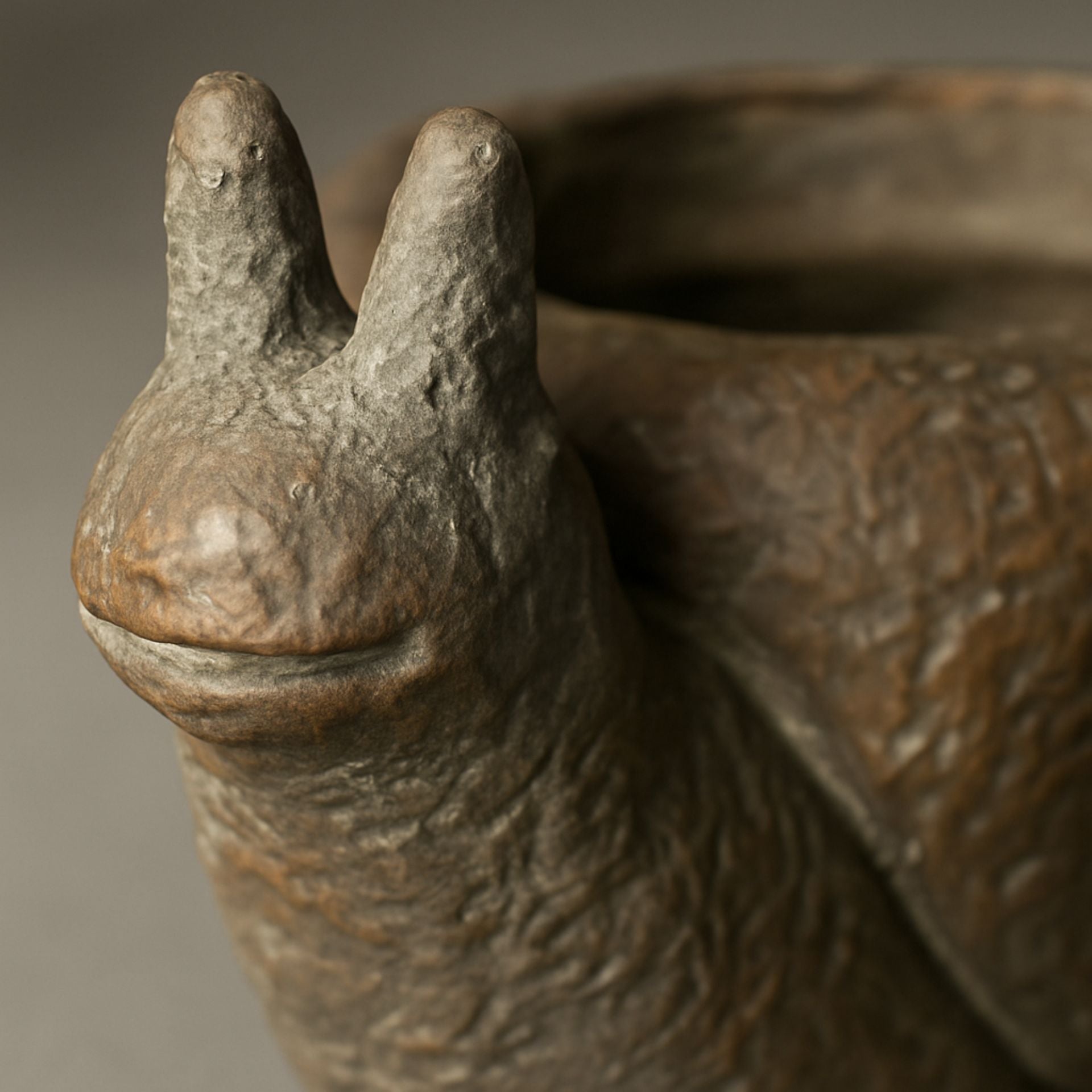 Onyx antik szürke cement kerti kaspó – 12 cm (csigaház formájú)