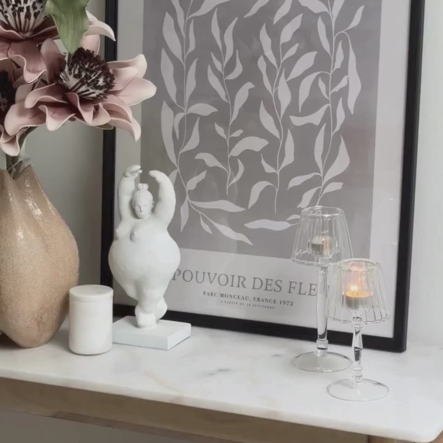 Videó betöltése: Serafina fehér női szobor – 28 cm (táncoló póz)