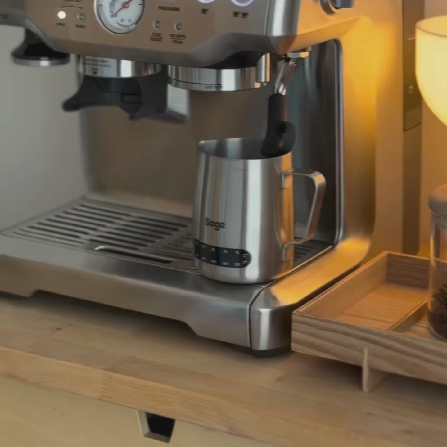 Videó betöltése: Camille porcelán csésze és csészealj 7cm törtfehér