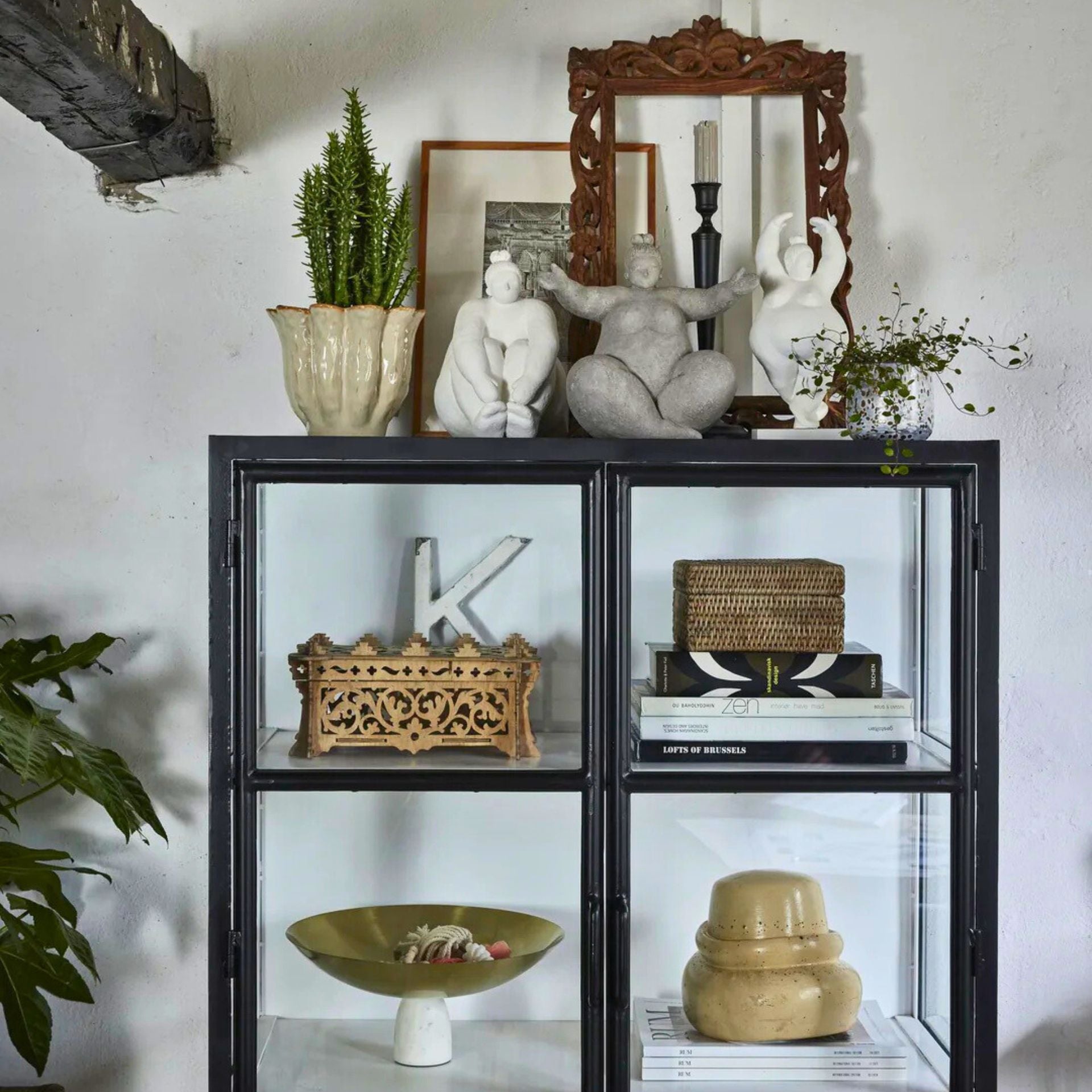 Serafina fehér női szobor – 28 cm (táncoló póz)