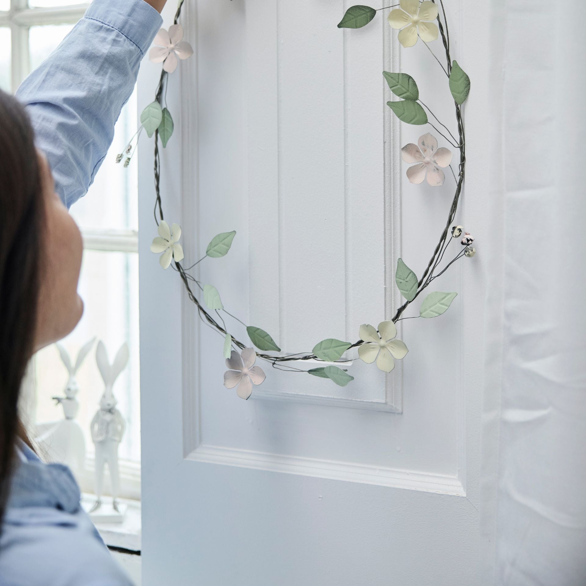 Sevia fehér ezüst nyúl lány dekoráció – 20,5 cm