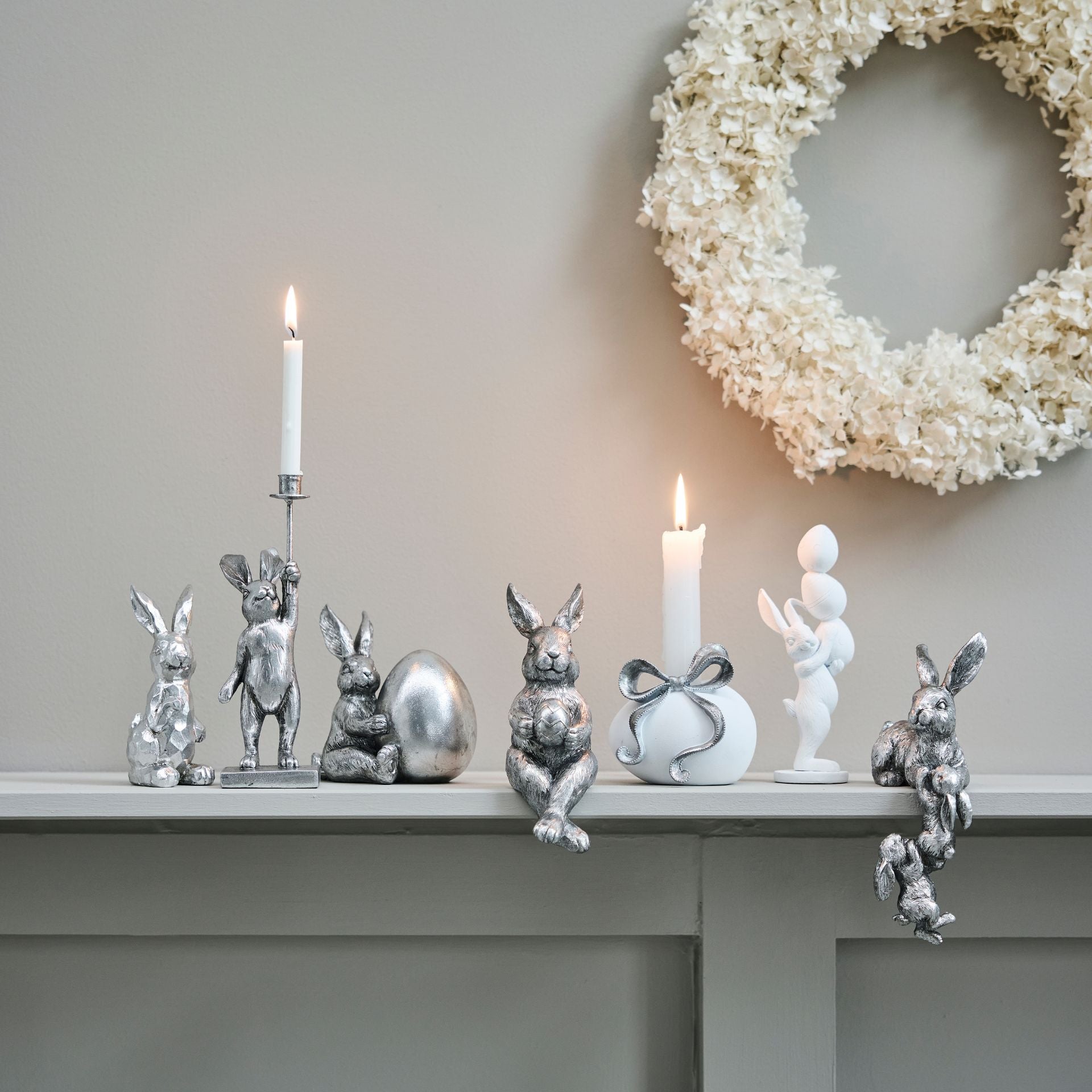 Sevinne fehér ezüst húsvéti tojás formájú gyertyatartó masnival – 8.7 cm