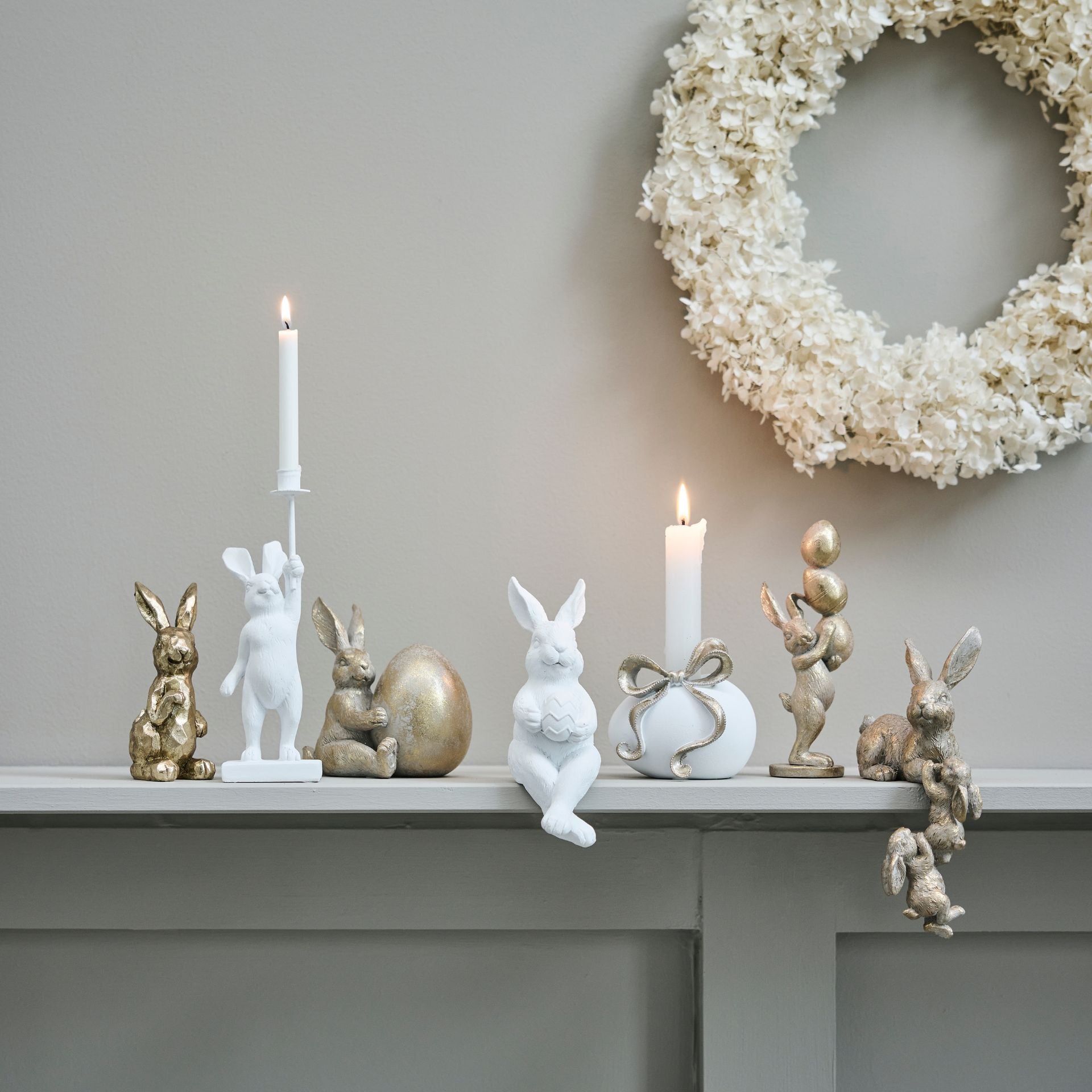 Sevinne fehér húsvéti tojás formájú gyertyatartó arany masnival – 8.7 cm